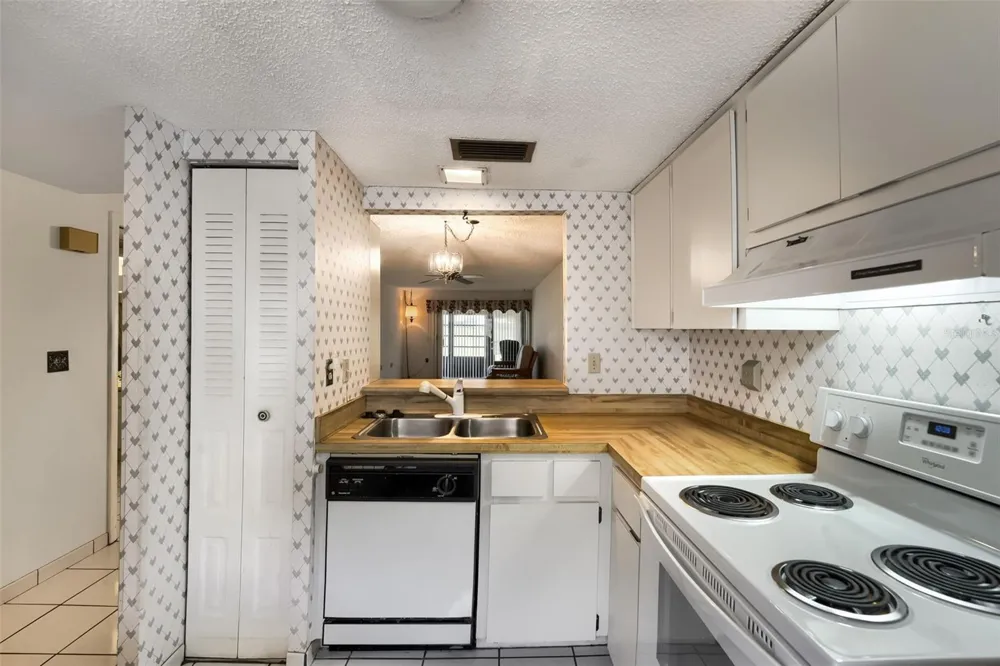 11210 CARRIAGE HILL DRIVE #6 Port Richey, FL 34668