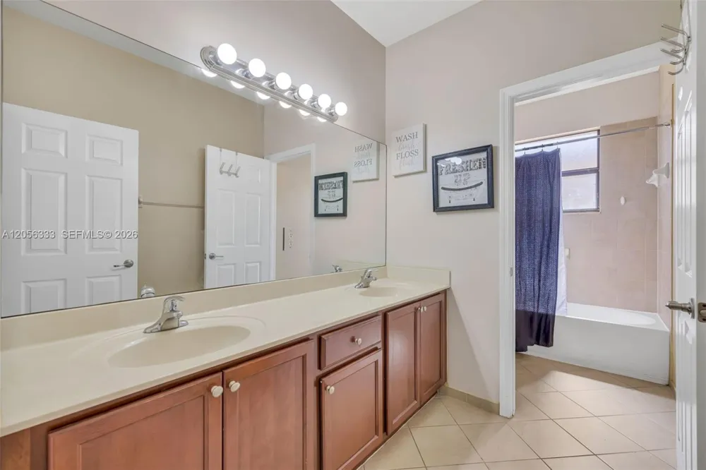 10445 SW 226th St Cutler Bay, FL 33190