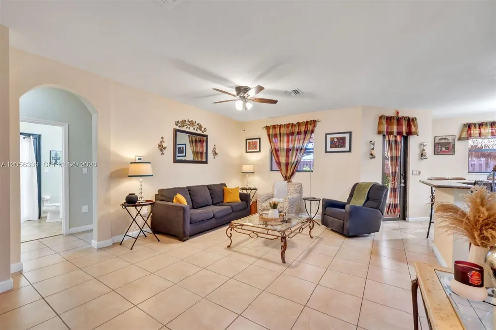 10445 SW 226th St Cutler Bay, FL 33190