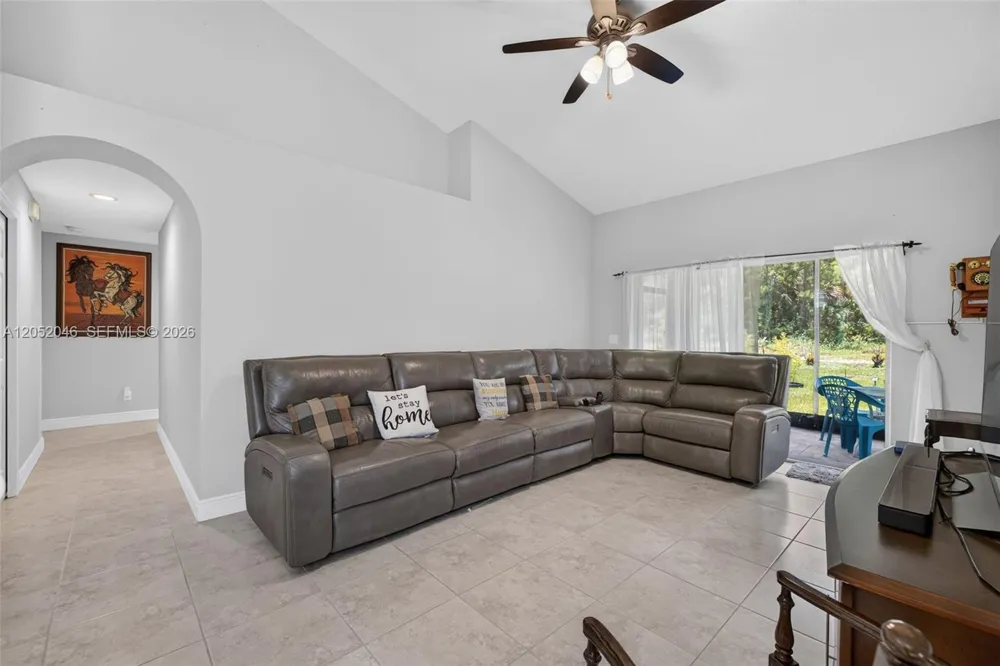 9760 Palm Breezes Dr Fort Pierce, FL 34945