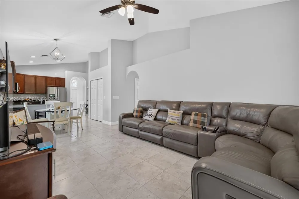 9760 Palm Breezes Dr Fort Pierce, FL 34945