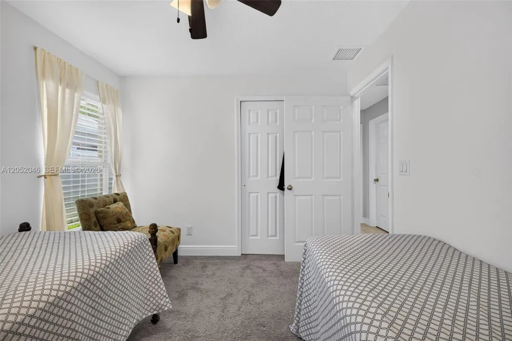 9760 Palm Breezes Dr Fort Pierce, FL 34945