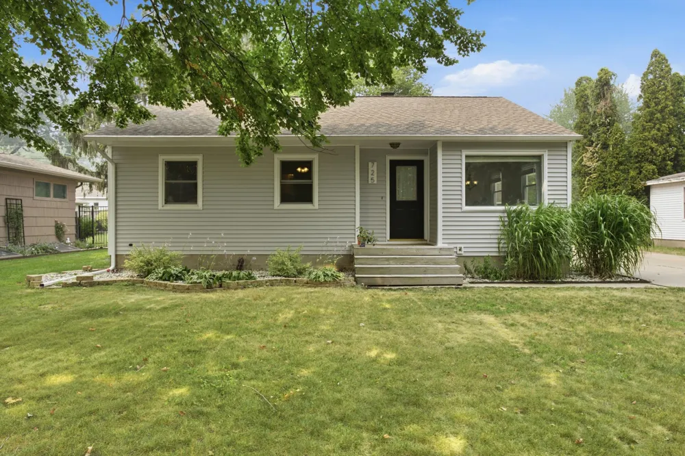 725 Winter Street Spring Lake, MI 49456
