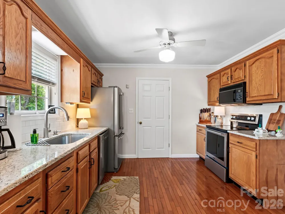 302 Shadecrest Lane Mills River, NC 28759