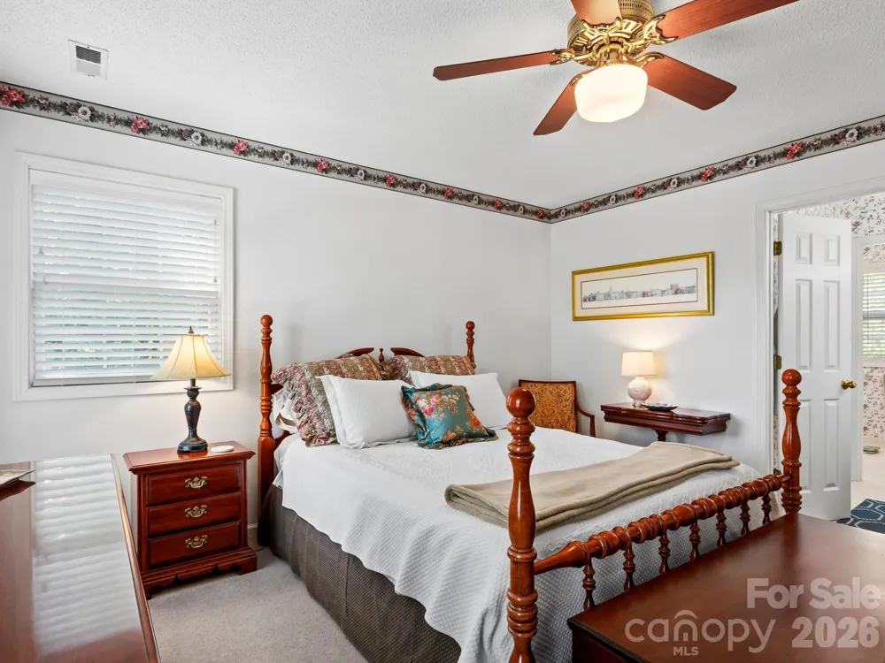 302 Shadecrest Lane Mills River, NC 28759
