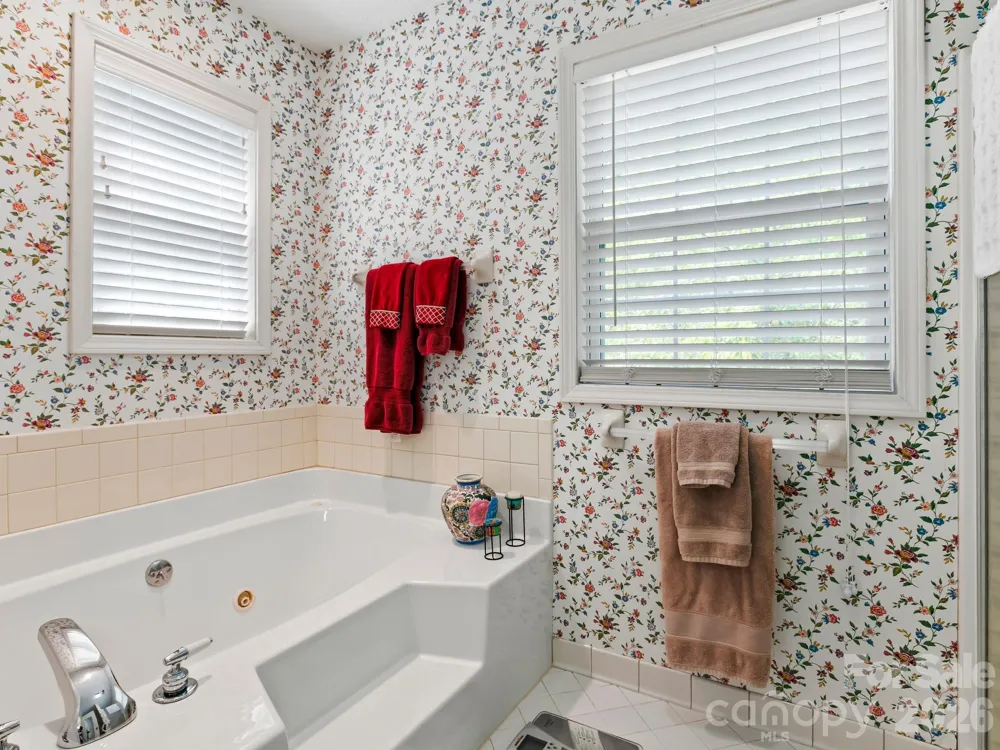302 Shadecrest Lane Mills River, NC 28759