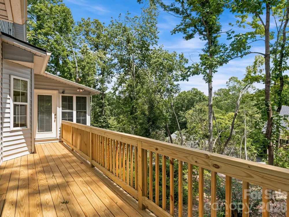 302 Shadecrest Lane Mills River, NC 28759