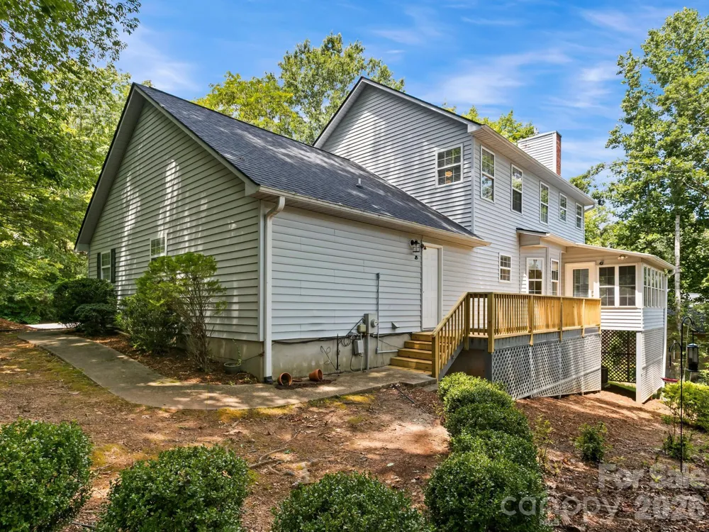 302 Shadecrest Lane Mills River, NC 28759