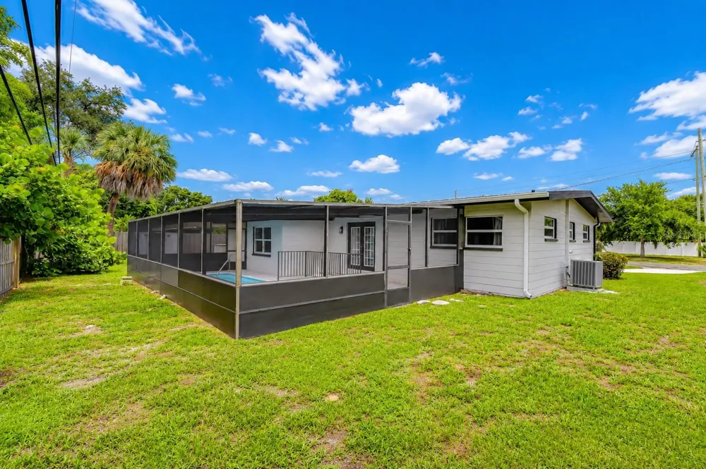 6871 4TH STREET S St Petersburg, FL 33705