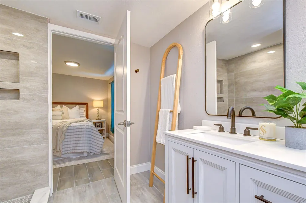6871 4TH STREET S St Petersburg, FL 33705