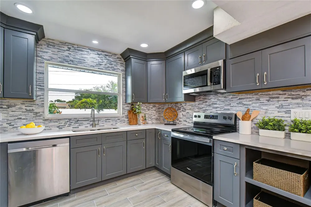 6871 4TH STREET S St Petersburg, FL 33705