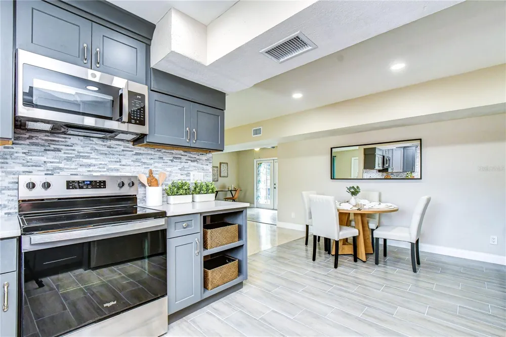 6871 4TH STREET S St Petersburg, FL 33705
