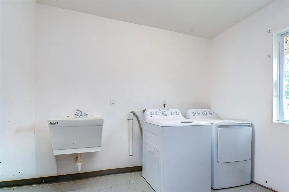 6871 4TH STREET S St Petersburg, FL 33705