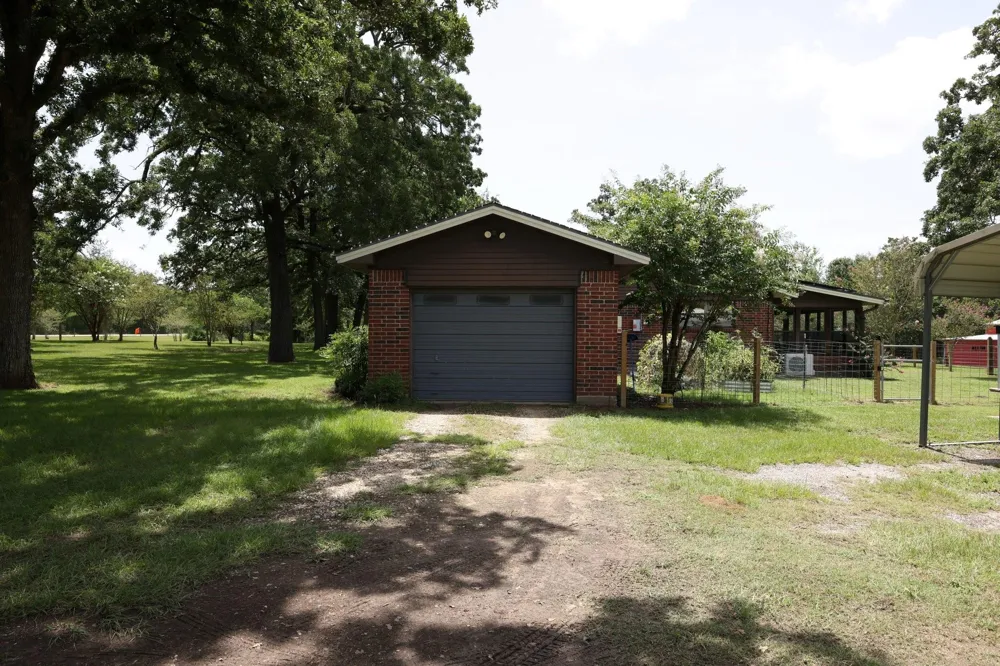 11994 Long Trussel Road Bryan, TX 77808