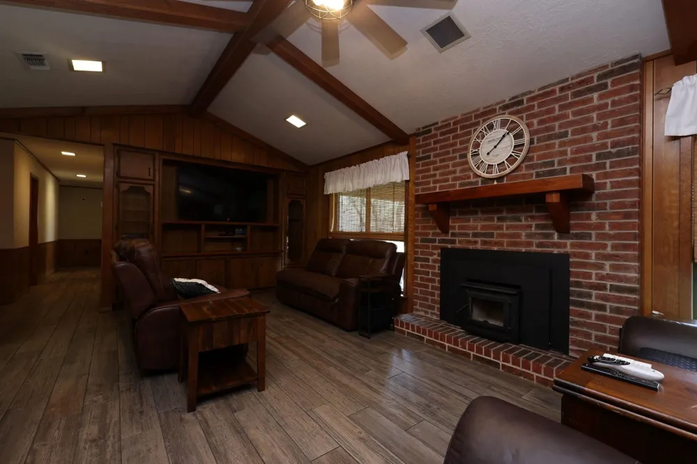 11994 Long Trussel Road Bryan, TX 77808