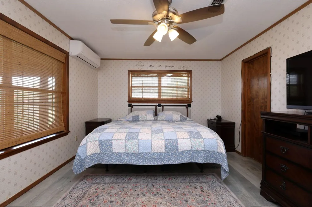11994 Long Trussel Road Bryan, TX 77808