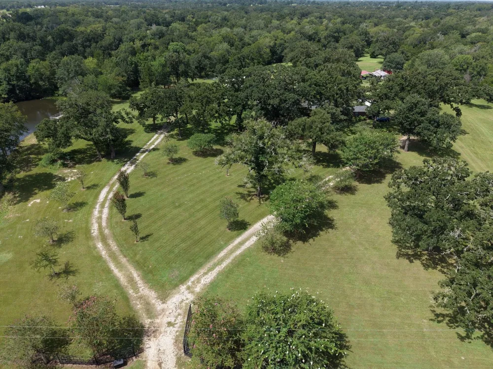 11994 Long Trussel Road Bryan, TX 77808