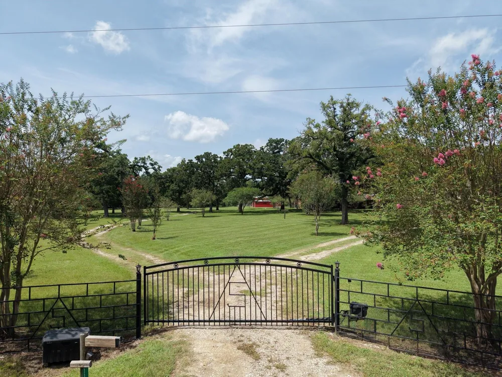 11994 Long Trussel Road Bryan, TX 77808