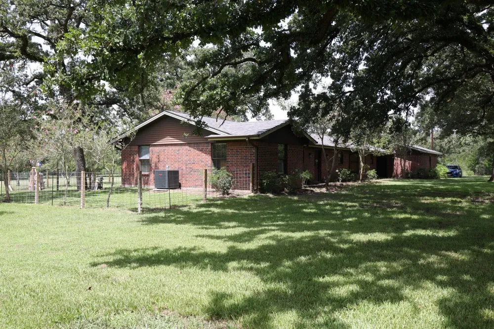 11994 Long Trussel Road Bryan, TX 77808