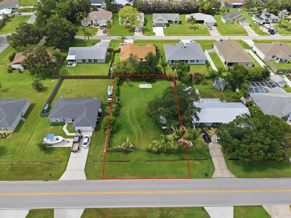 719 SE Thornhill Drive Port St. Lucie, FL 34983