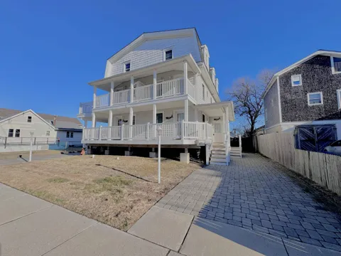 409 W Oak Avenue