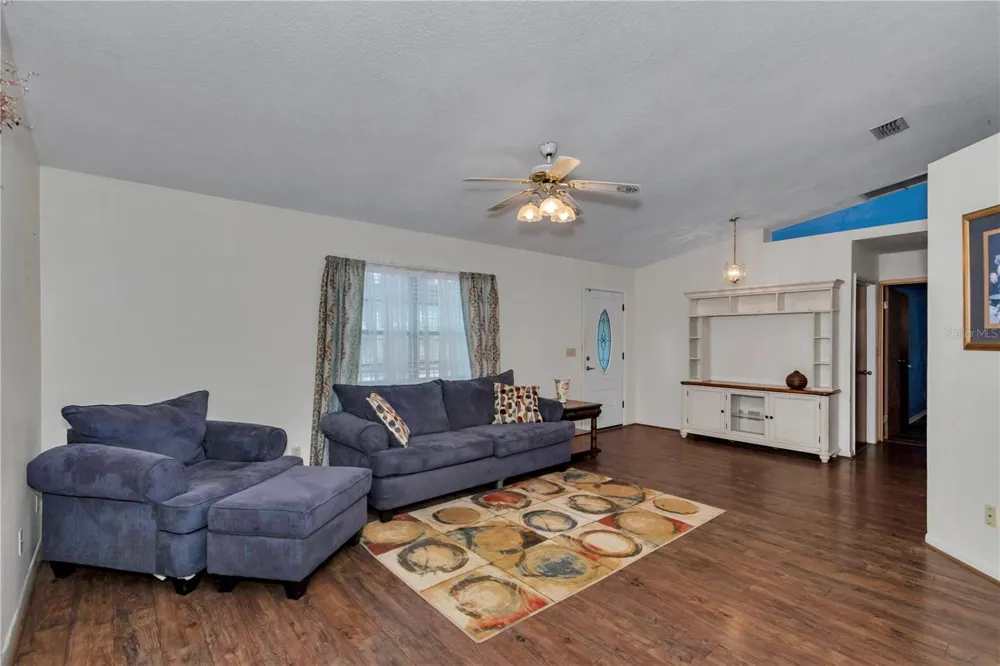 16365 SE 17TH STREET Ocklawaha, FL 32179