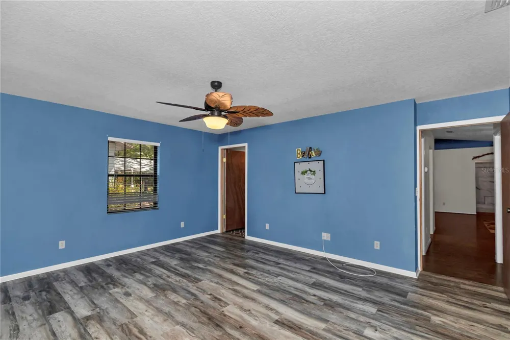 16365 SE 17TH STREET Ocklawaha, FL 32179