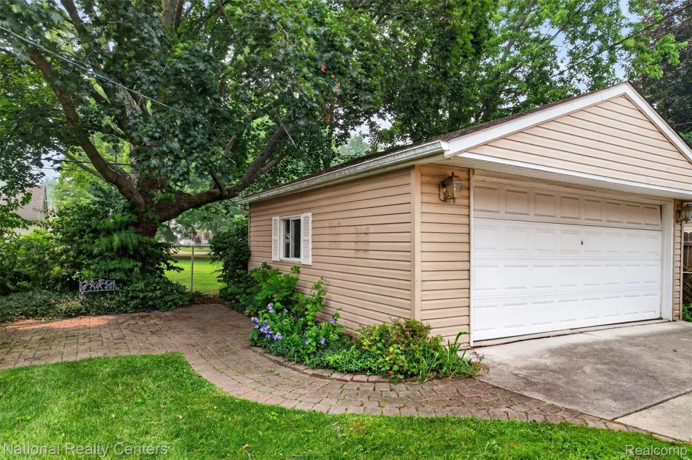22311 Cleveland Dearborn City, MI 48124