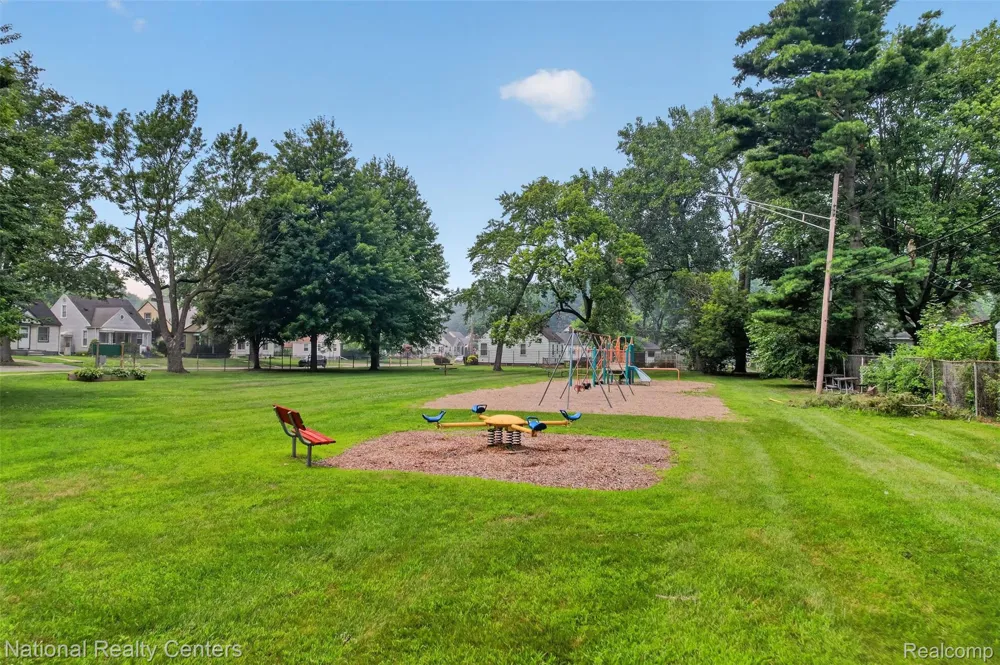 22311 Cleveland Dearborn City, MI 48124