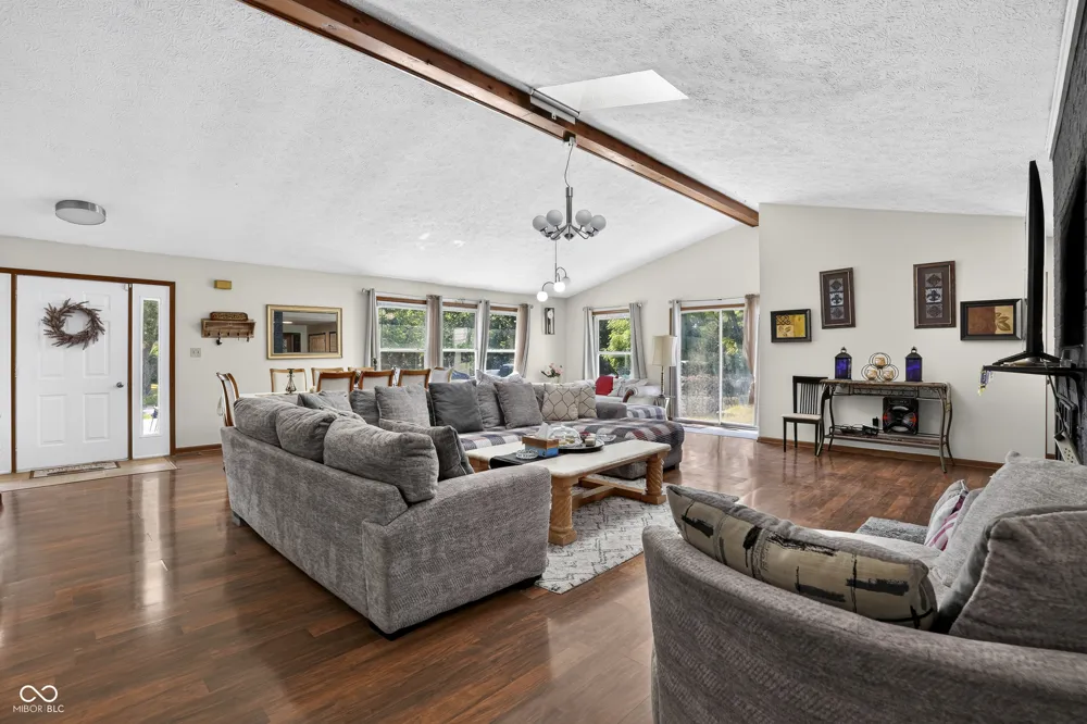 602 S 840 E Zionsville, IN 46077