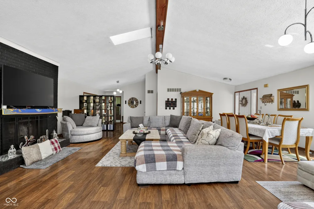 602 S 840 E Zionsville, IN 46077