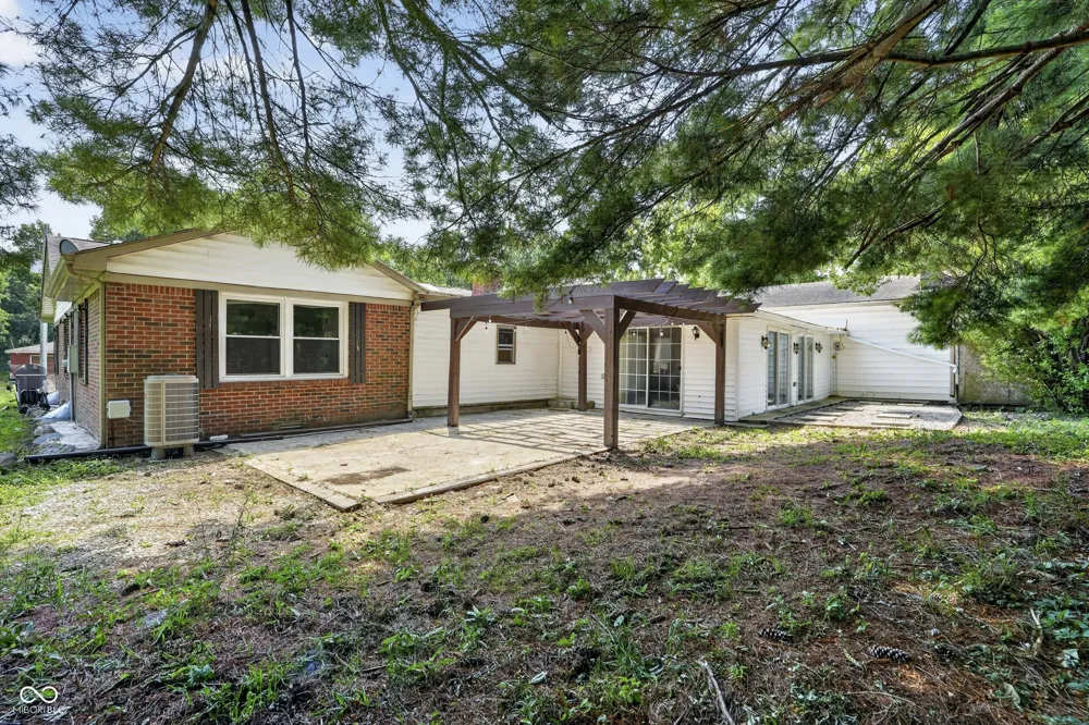 602 S 840 E Zionsville, IN 46077