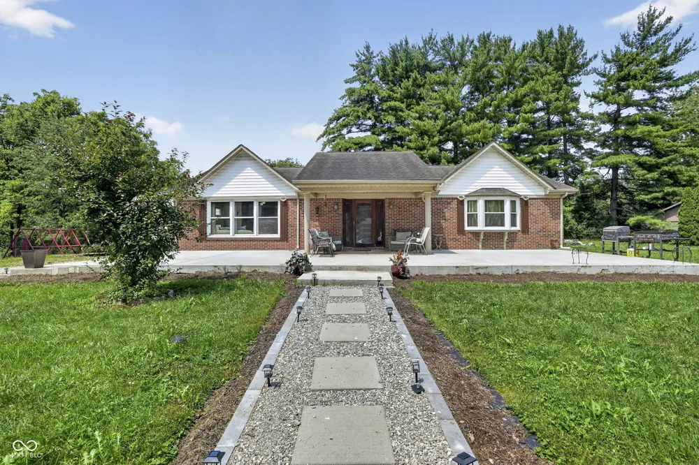 602 S 840 E Zionsville, IN 46077