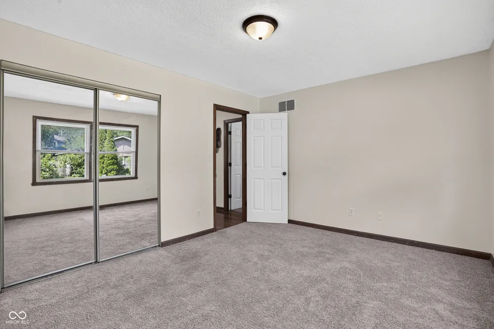602 S 840 E Zionsville, IN 46077