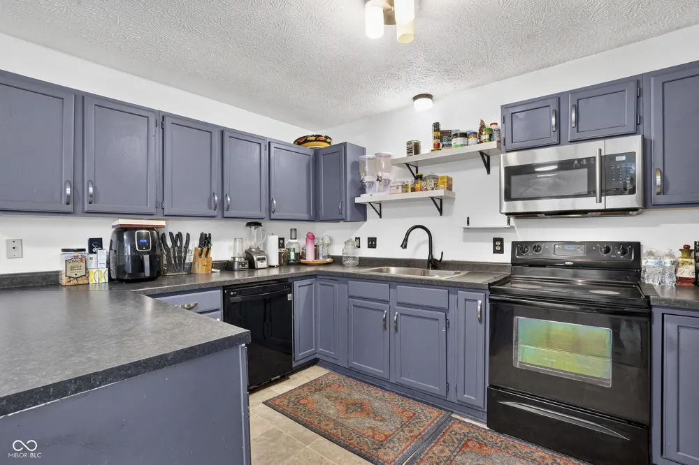 602 S 840 E Zionsville, IN 46077