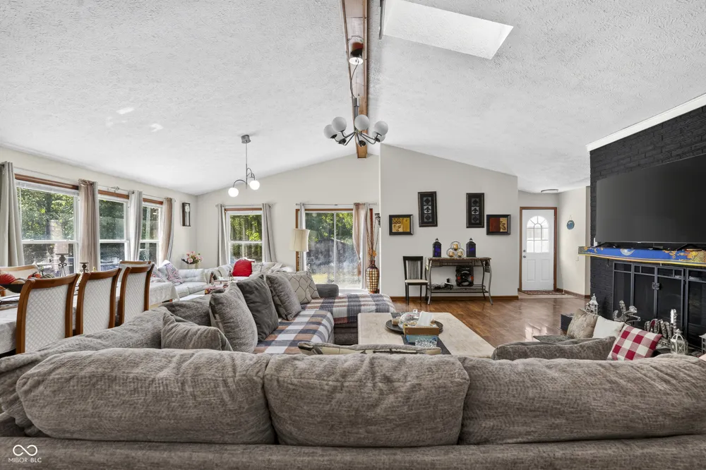 602 S 840 E Zionsville, IN 46077