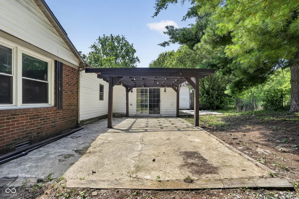 602 S 840 E Zionsville, IN 46077