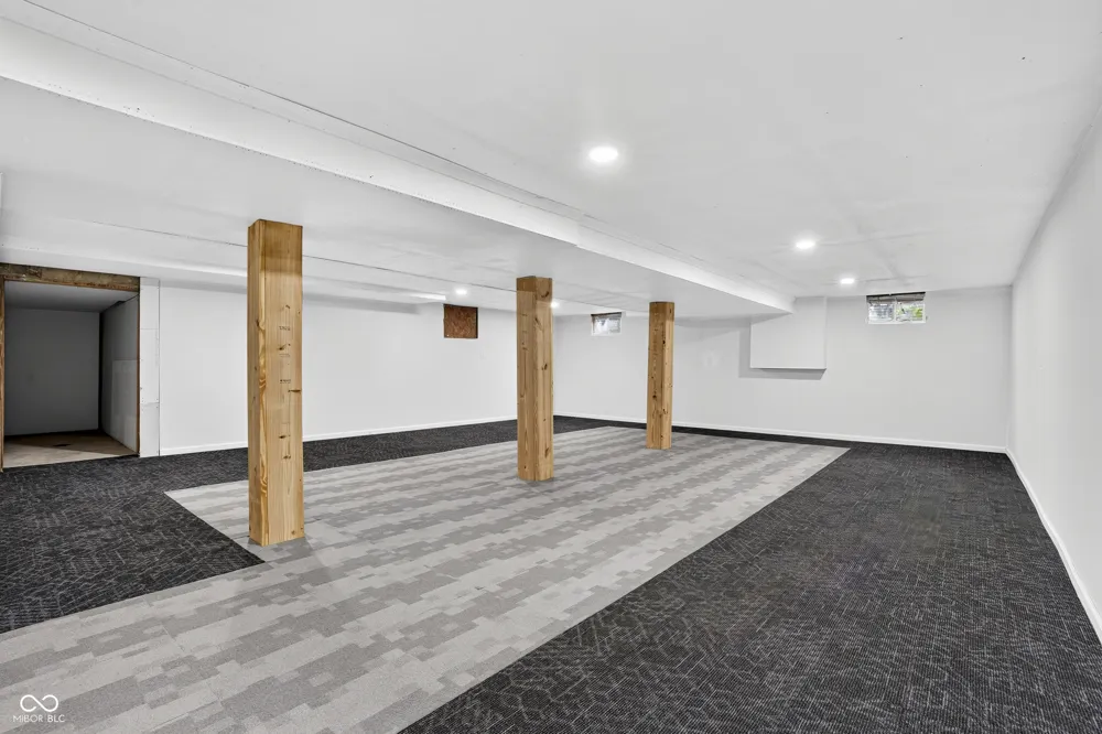 602 S 840 E Zionsville, IN 46077