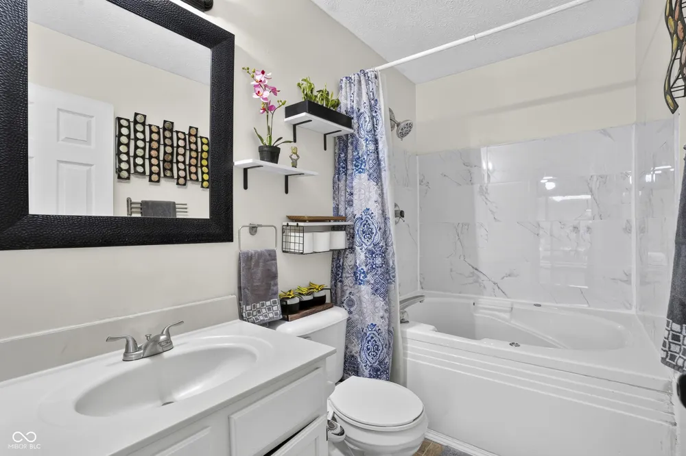 602 S 840 E Zionsville, IN 46077