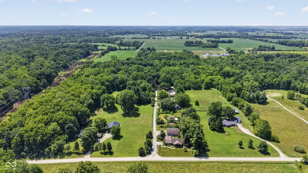 602 S 840 E Zionsville, IN 46077
