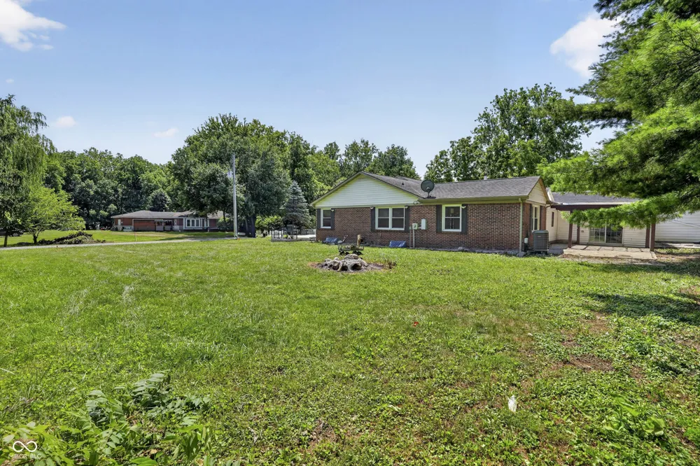 602 S 840 E Zionsville, IN 46077