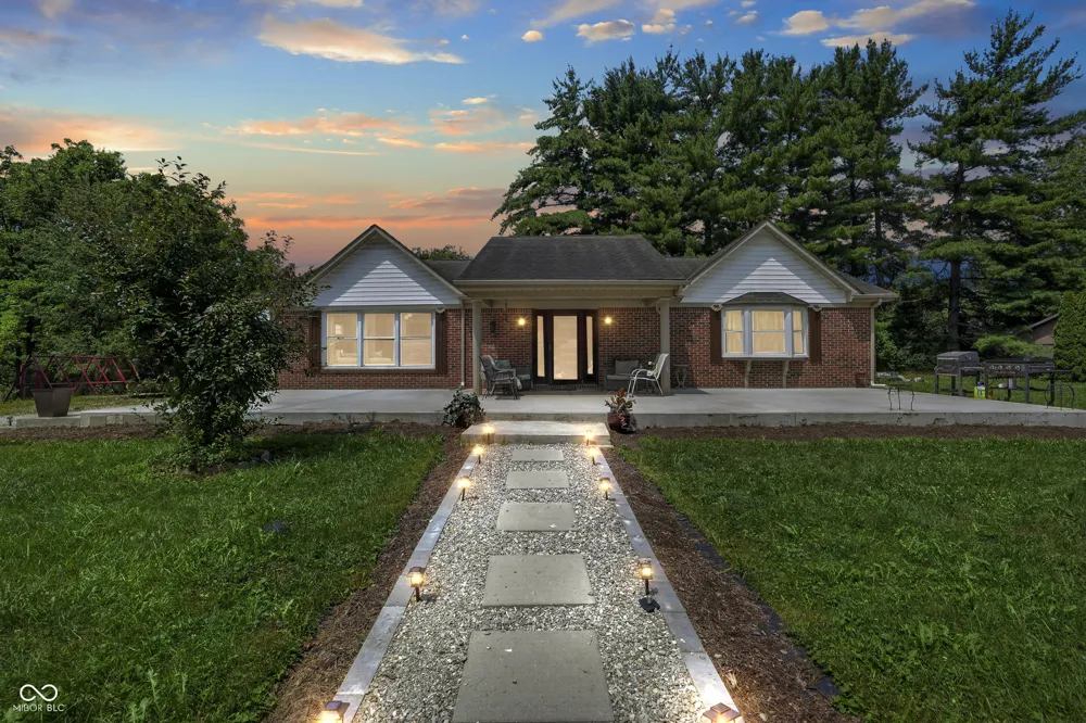 602 S 840 E Zionsville, IN 46077