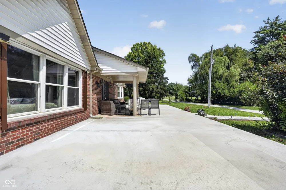 602 S 840 E Zionsville, IN 46077