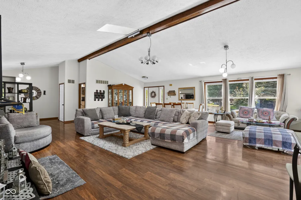 602 S 840 E Zionsville, IN 46077