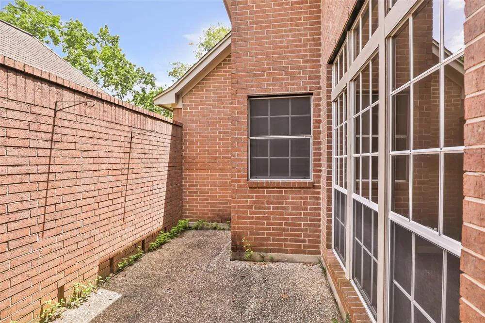 4439 Bellington Court Kingwood, TX 77345