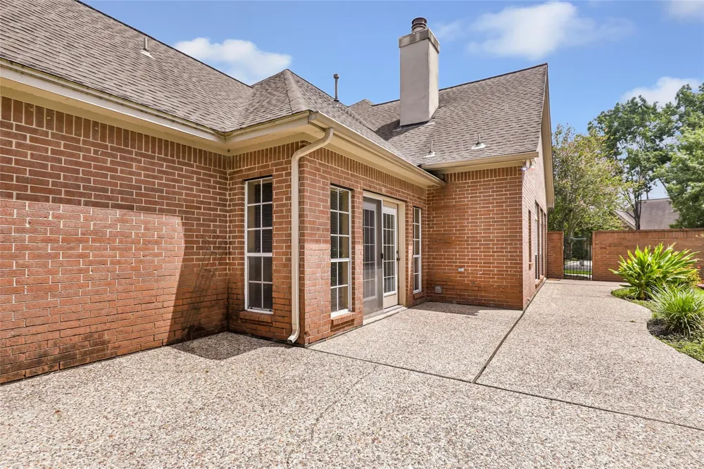 4439 Bellington Court Kingwood, TX 77345