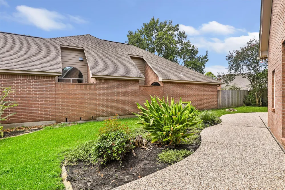 4439 Bellington Court Kingwood, TX 77345