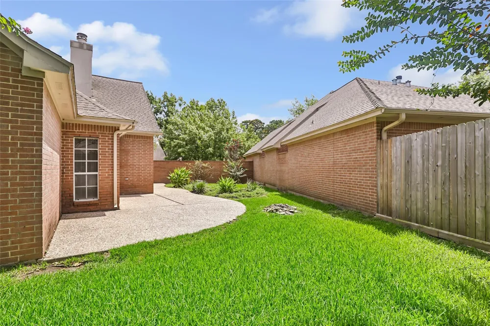 4439 Bellington Court Kingwood, TX 77345