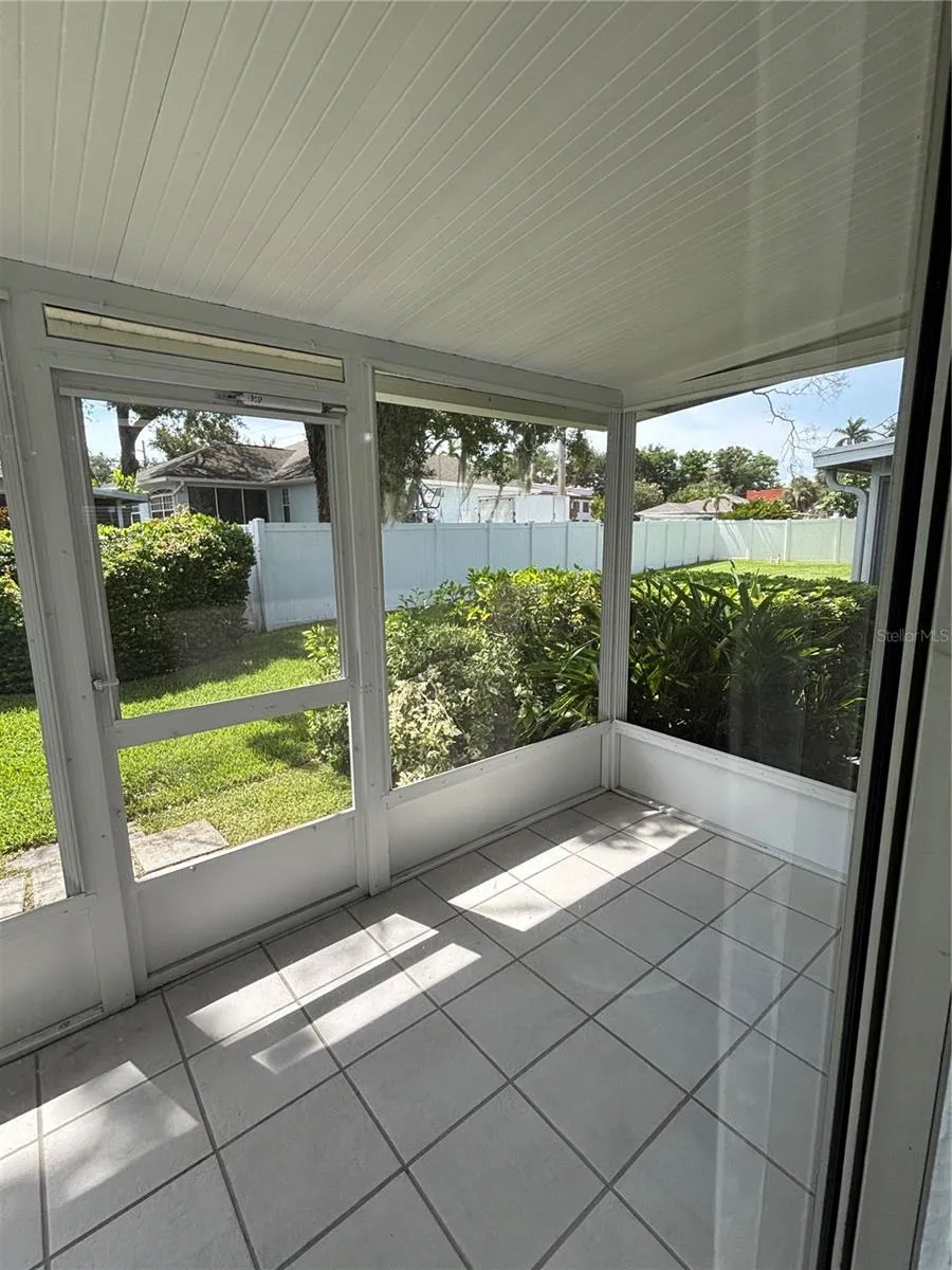 2115 9TH AVENUE W #6B Bradenton, FL 34205