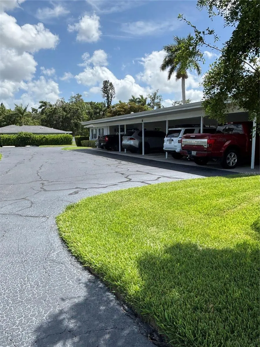 2115 9TH AVENUE W #6B Bradenton, FL 34205